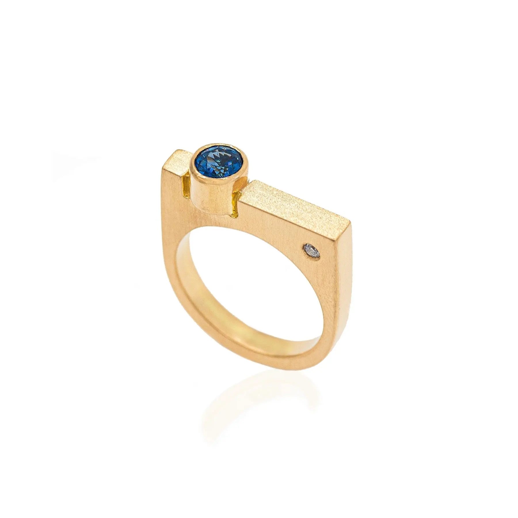 18k Gold Sapphire Bezel Set Bar Ring Bar Collection Gemstones